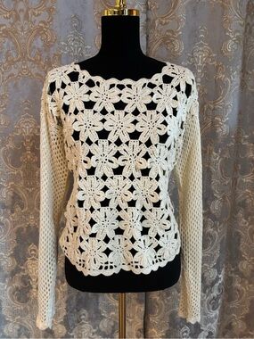 Open Crochet Floral Panel Cream Sweater size small